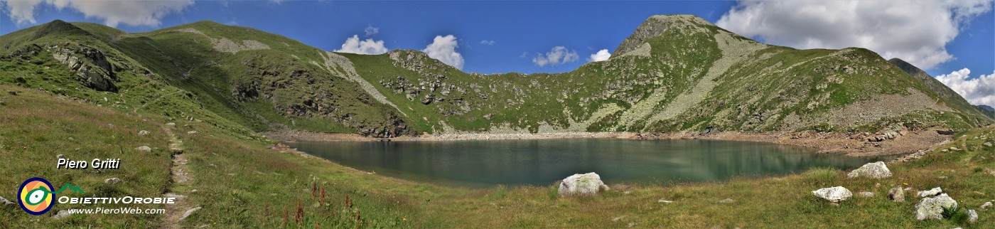 64 Vista panoramica sul Lago Moro con Corno Stella a dx e Passo di Valcervia a sx che andiamo a salire.jpg